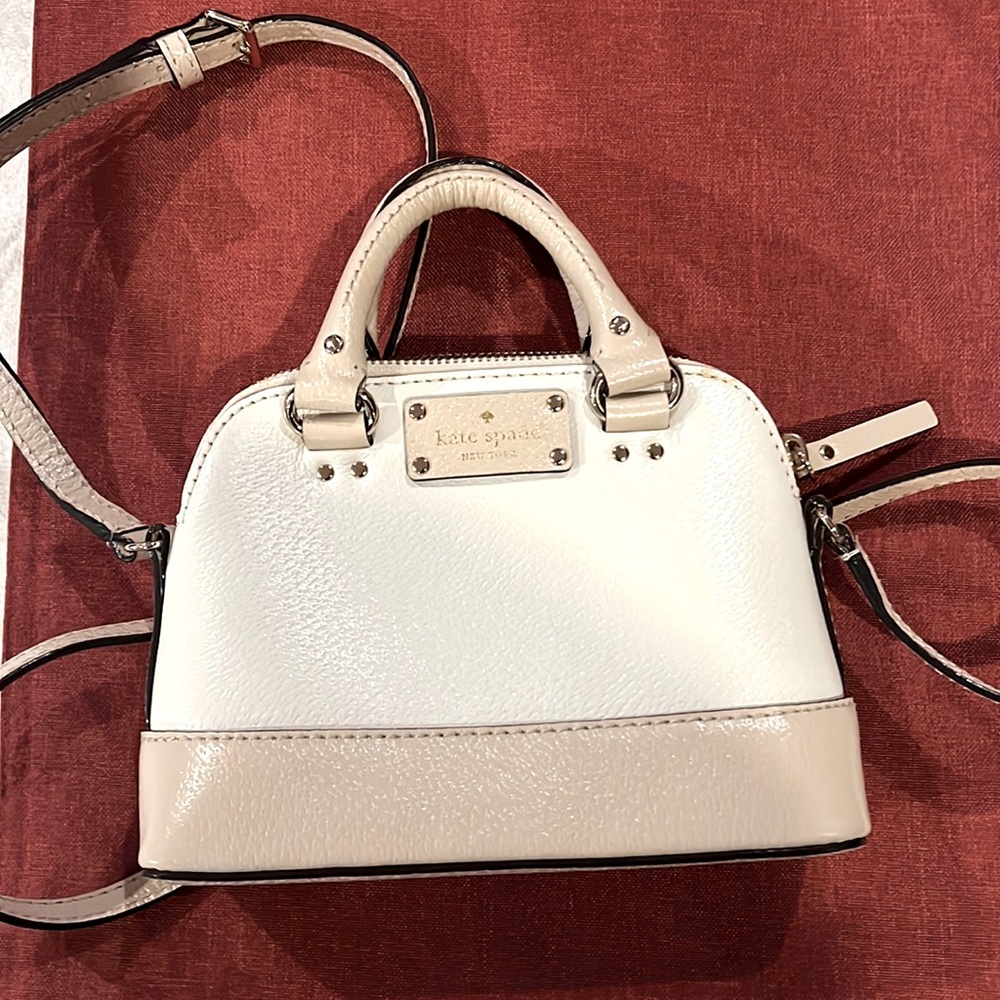 Kate Spade slim color block purse. NWOT with and beige color